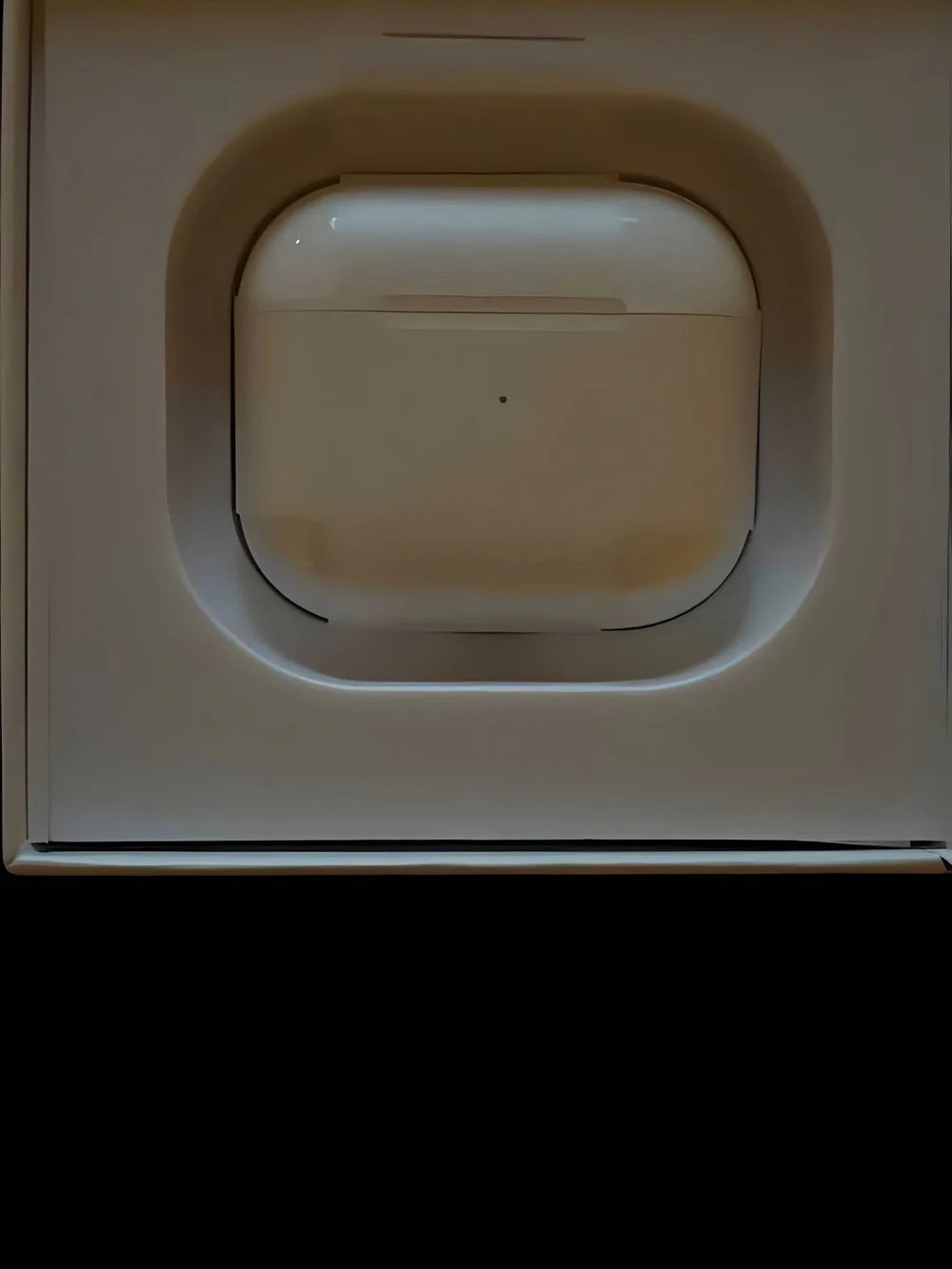 Apple White Wireless Earbuds Headset - Compact Stereo AirPods
